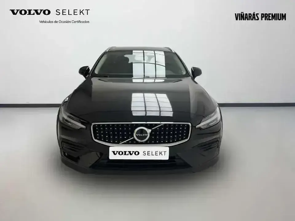 Usado Volvo V60 CC Core 197 CV (144 kW) 2023 Negro Familiar