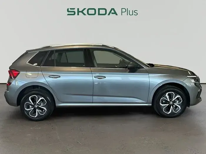 Usado Skoda Kamiq Selection 115 CV (84 kW) 2025 Gris/plata SUV