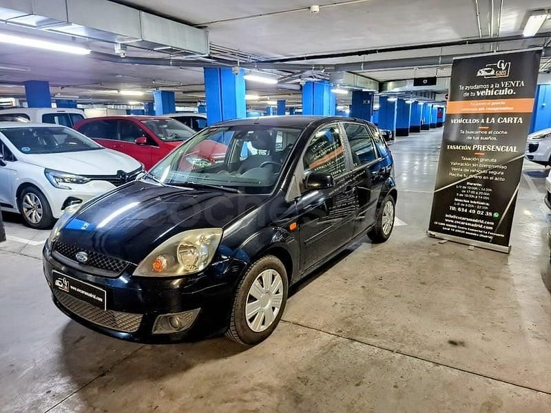 Usado Ford Fiesta Ghia 80 CV (58 kW) 2006 Negro Utilitario