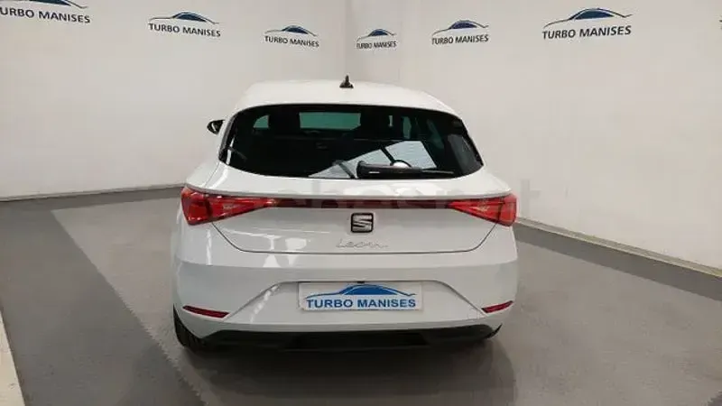 Usado Seat Leon Style 115 CV (84 kW) 2022 Blanco Berlina