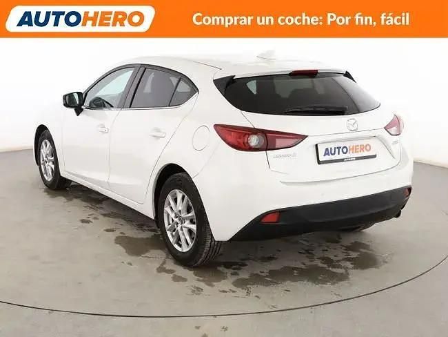 Begagnad Mazda 3 Style 105 HK (77 kW) 2016 Vit Sedan