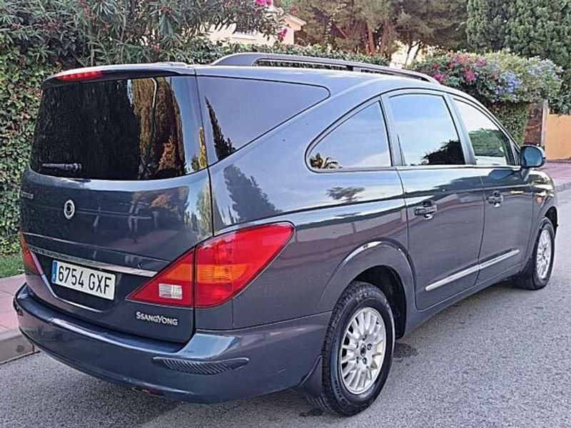 Usado Ssangyong (KGM) Rodius 165 CV (121 kW) 2010 Negro Monovolumen