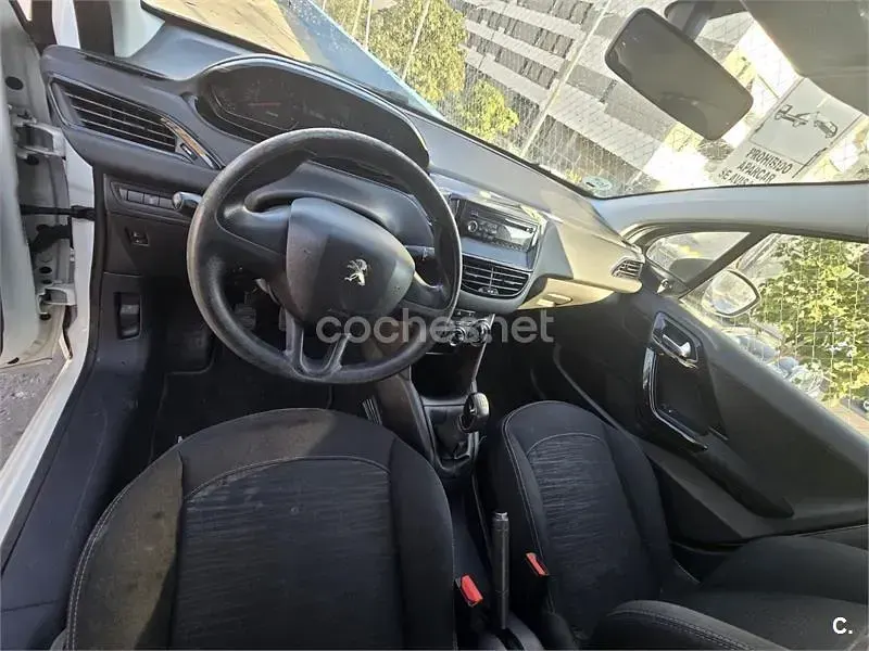 Usado Peugeot 208 Active 82 CV (60 kW) 2015 Blanco Utilitario