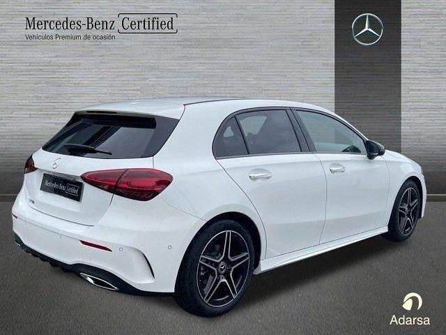 Nuevo Mercedes A180 AMG line 136 CV (100 kW) 2025 Blanco polar Berlina