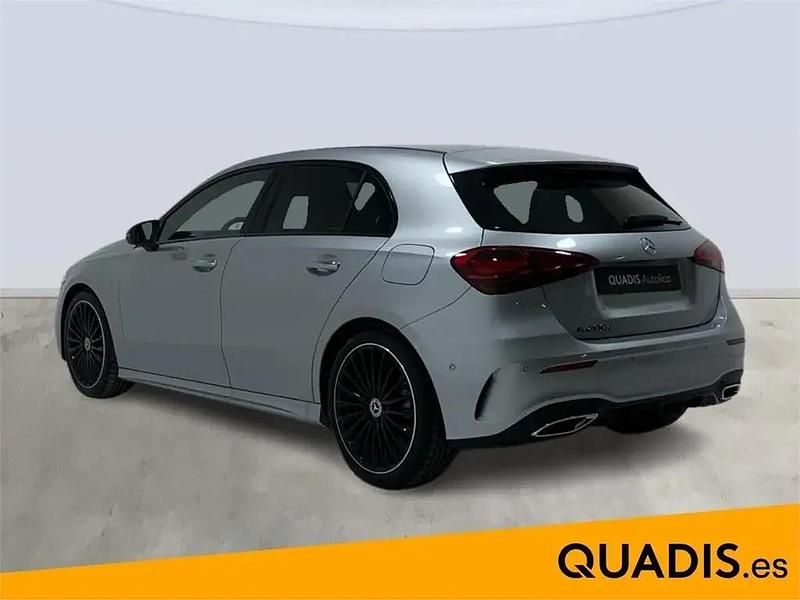 Usado Mercedes A200 150 CV (110 kW) 2025 Gris / plateado Berlina