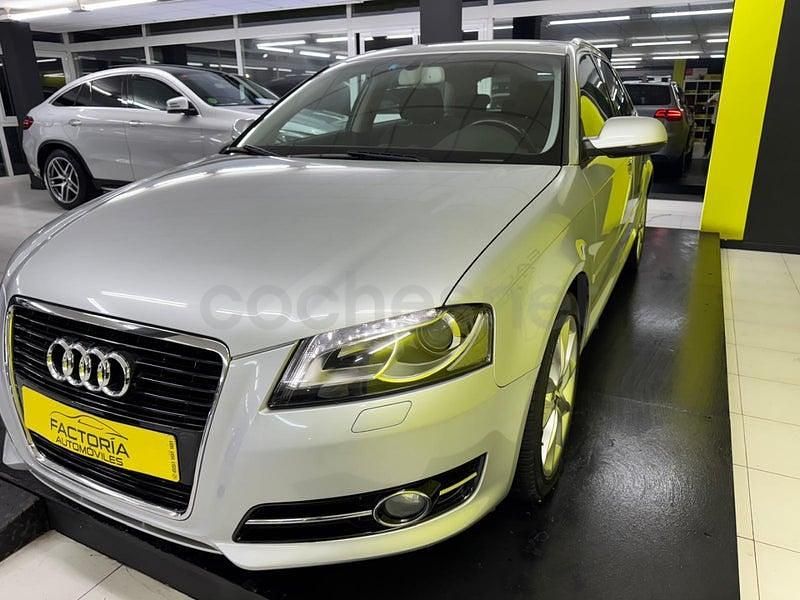 Usado Audi A3 Attraction 105 CV (77 kW) 2012 Gris / plata Utilitario