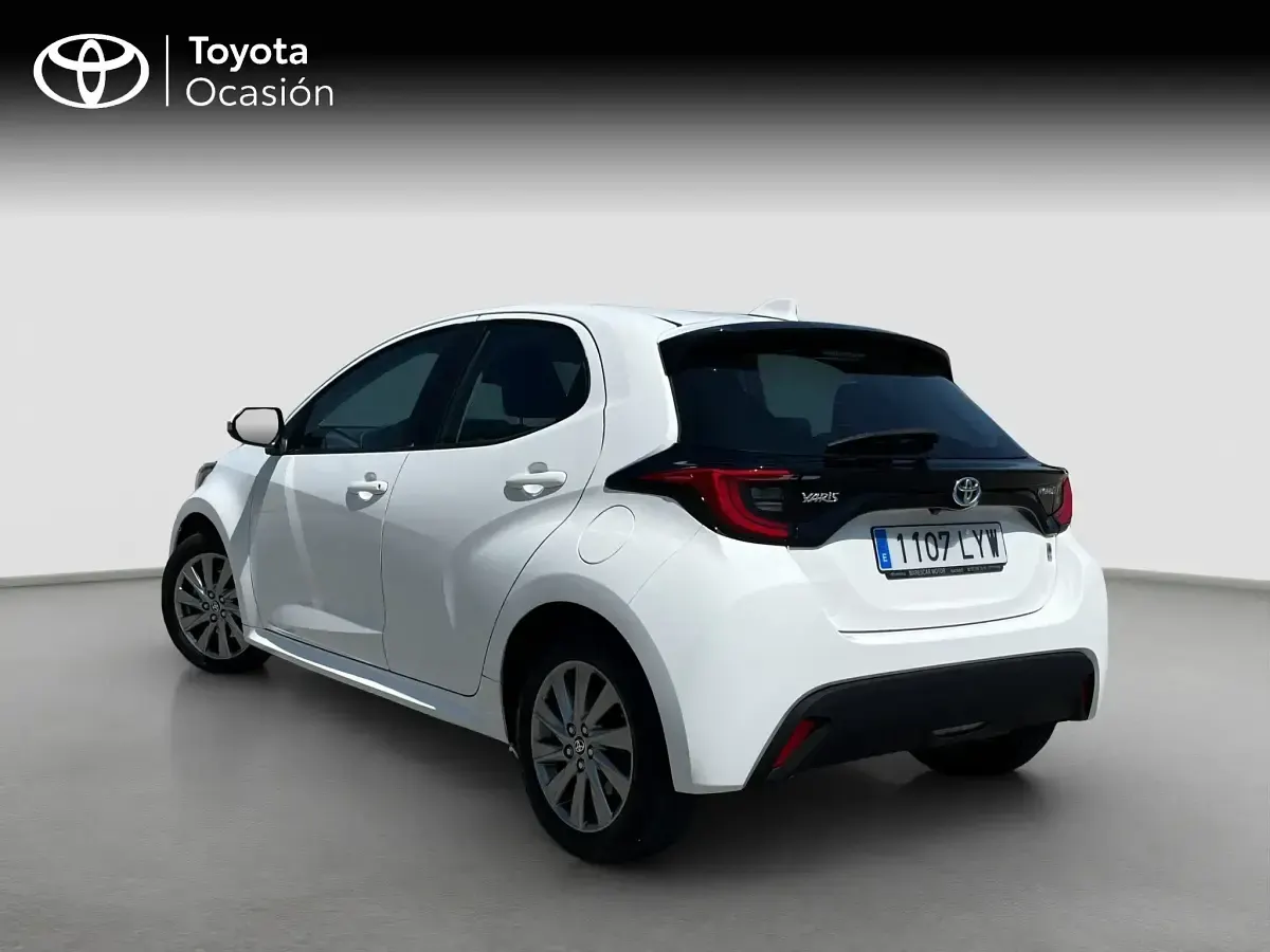 Usado Toyota Yaris Active 116 CV (85 kW) 2022 Blanco Utilitario