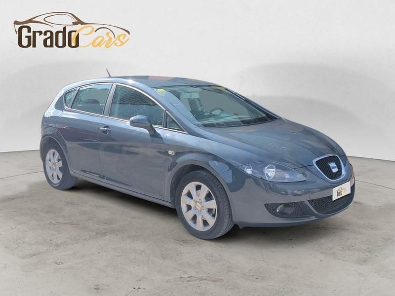 Usado Seat Leon Stylance 105 CV (77 kW) 2008 Gris / plata Utilitario