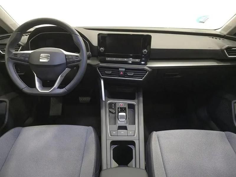 Usado Seat Leon Style 150 HP (110 kW) 2024 Preto Sedan