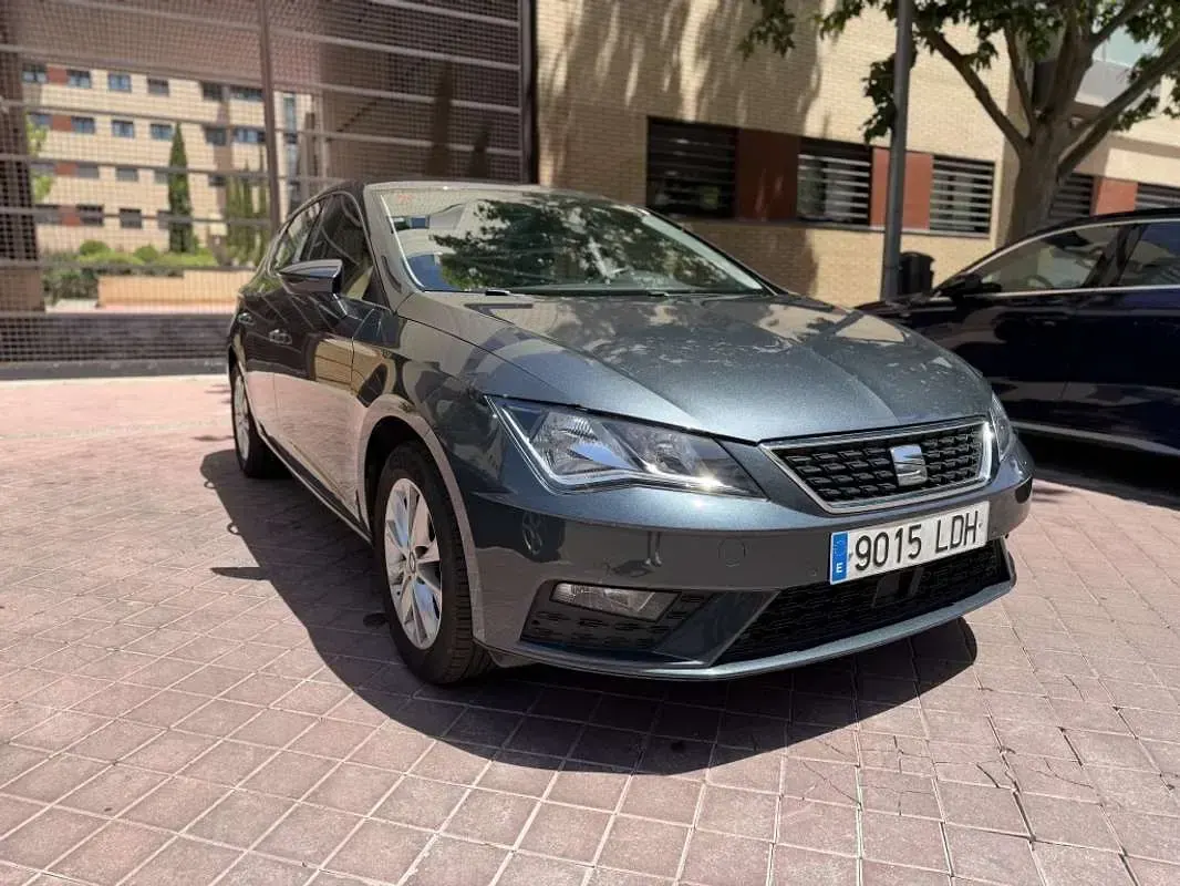Usado Seat Leon Style 116 CV (85 kW) 2019 Gris Utilitario