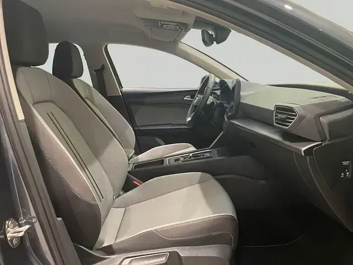 Usado Seat Leon Style 116 CV (85 kW) 2025 Gris Berlina