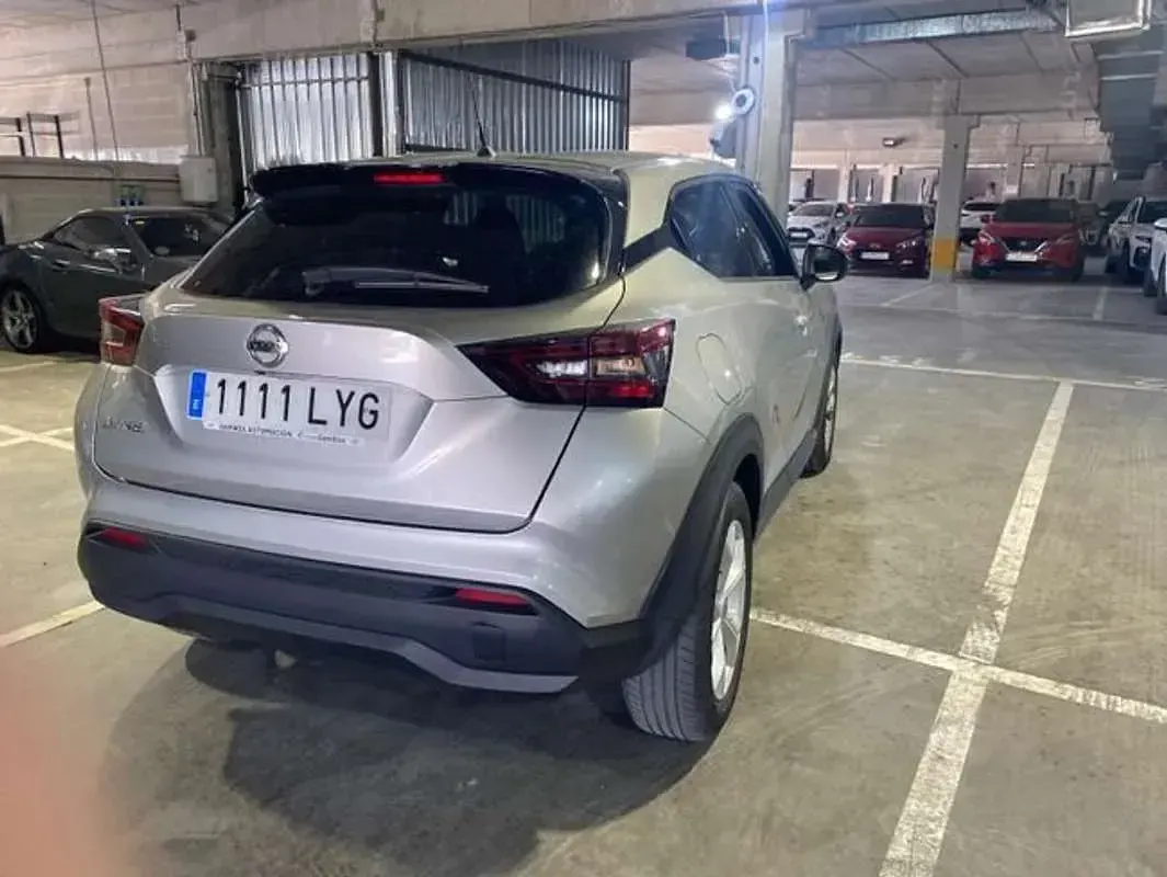 Usado Nissan Juke Acenta 114 CV (83 kW) 2022 Plateado SUV