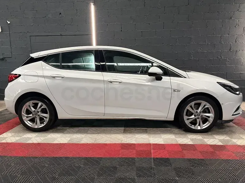 Usado Opel Astra Dynamic 136 CV (100 kW) 2016 Blanco Berlina