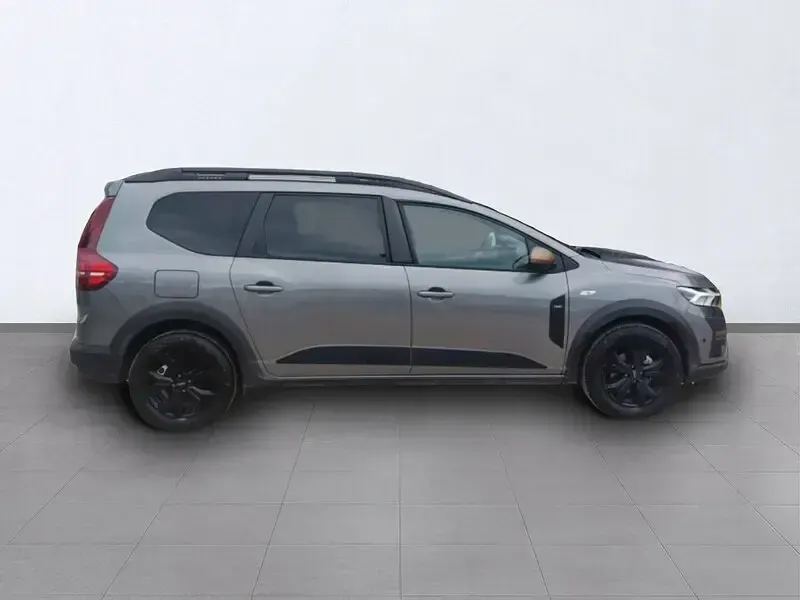 Usado Dacia Jogger Extreme 140 CV (102 kW) 2024 Gris Monovolumen