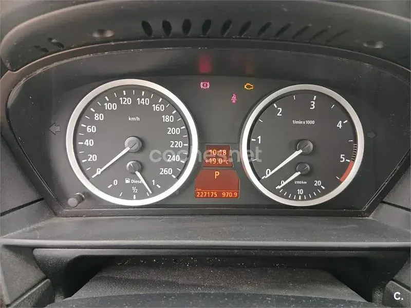 Usado BMW 530 193 CV (141 kW) 2004 Gris / plata Berlina