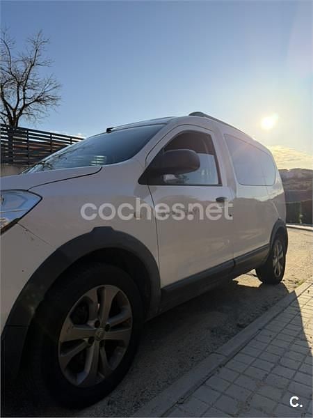 Usado Dacia Dokker Stepway 90 CV (66 kW) 2015 Blanco Monovolumen