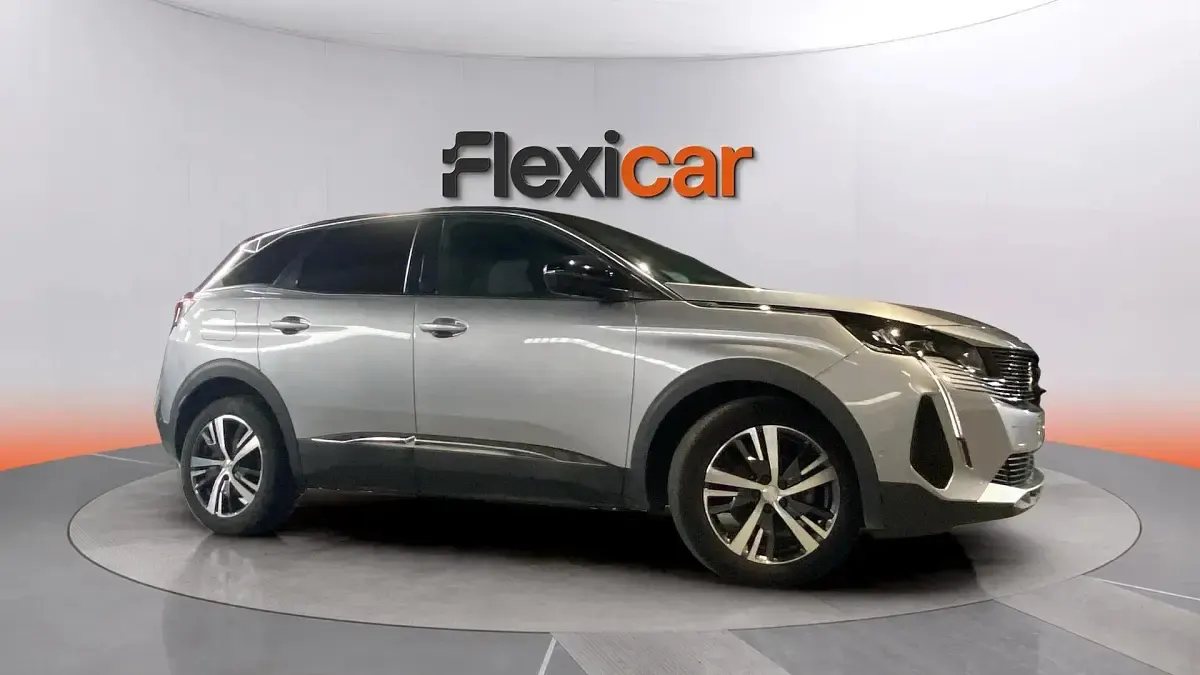 Usado Peugeot 3008 Allure 131 CV (96 kW) 2023 Gris SUV
