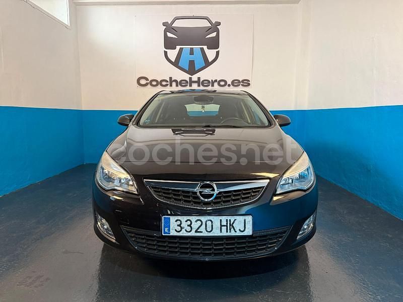 Usado Opel Astra Excellence 140 CV (102 kW) 2012 Negro Berlina