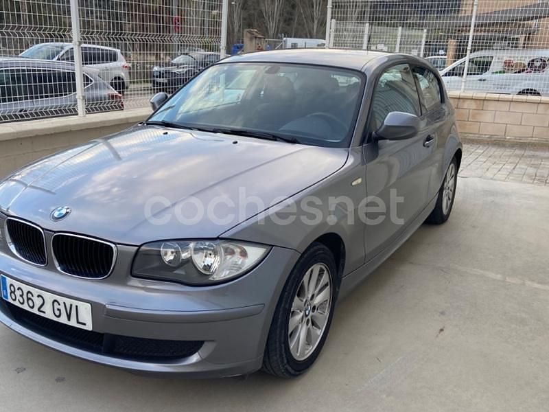 Usado BMW 116 122 CV (89 kW) 2010 Gris / plata Utilitario