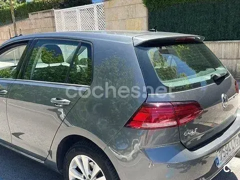 Usado VW Golf VII Sportline 125 CV (91 kW) 2018 Gris / plata Berlina