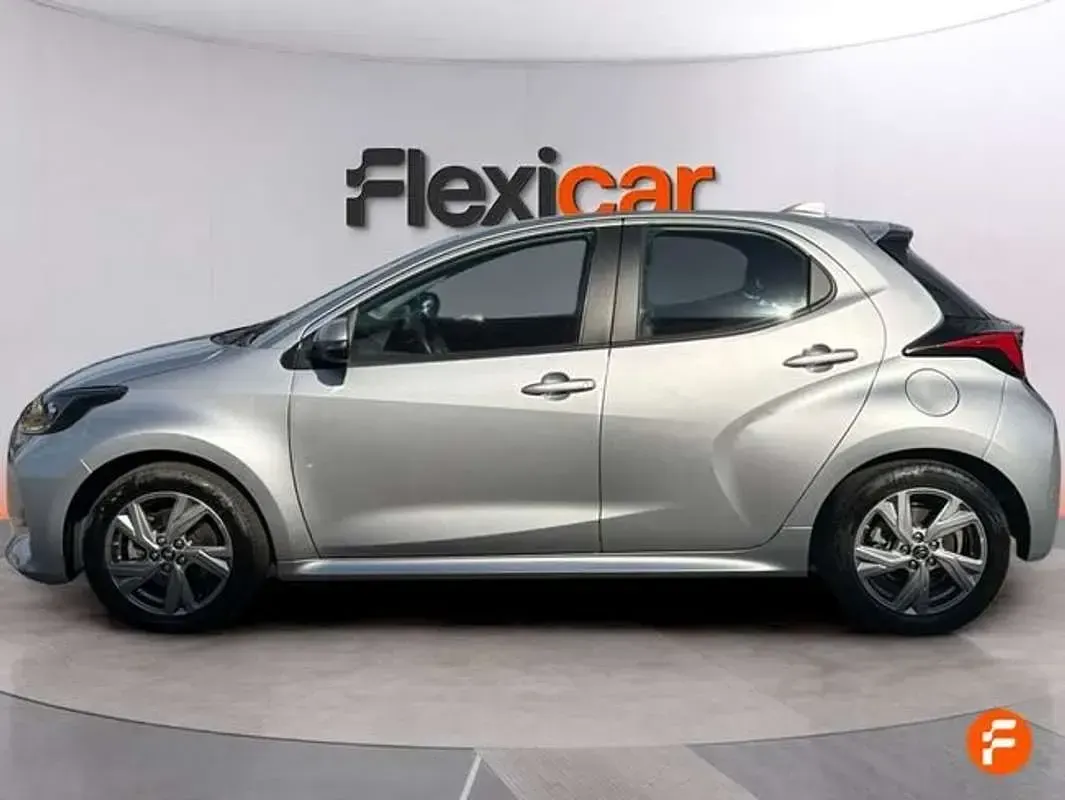 Usado Toyota Yaris Active 116 CV (85 kW) 2025 Gris Utilitario