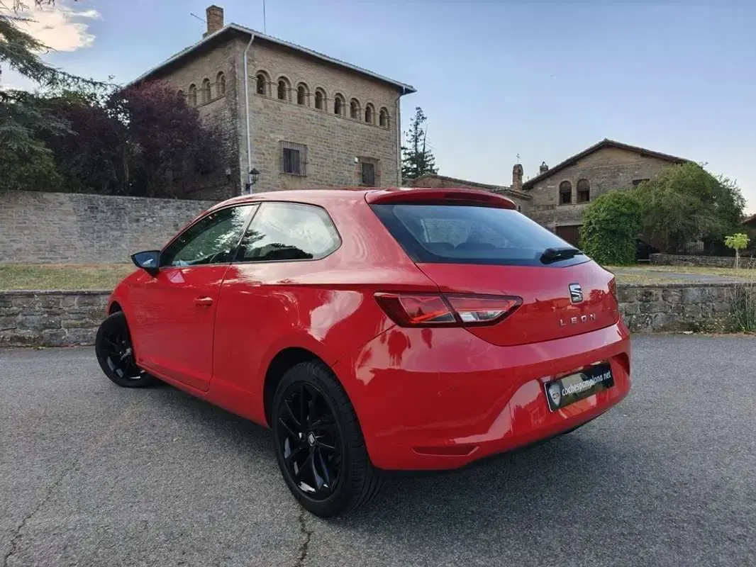 Usado Seat Leon SC Style 105 CV (77 kW) 2013 Rojo Utilitario