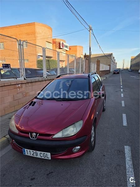 Rojo Usado 2003 Peugeot 206 Familiar | 1800 € (Precio justo) - Imagen 1/4