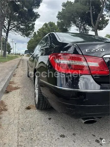 Usado Mercedes E220 Elegance 170 CV (125 kW) 2011 Negro Coupe