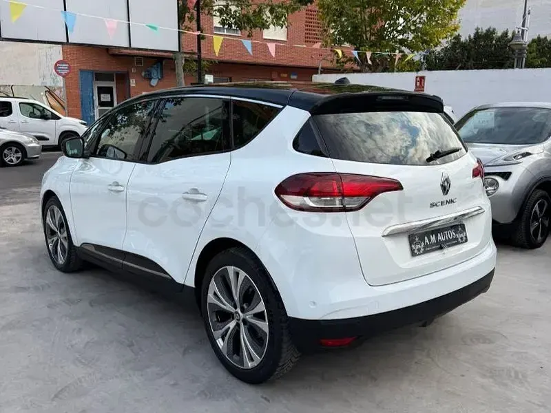 Usado Renault Scénic Intens 130 CV (95 kW) 2017 Blanco Monovolumen