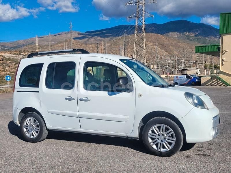 Usado Renault Kangoo Dynamique 110 CV (80 kW) 2014 Blanco Familiar