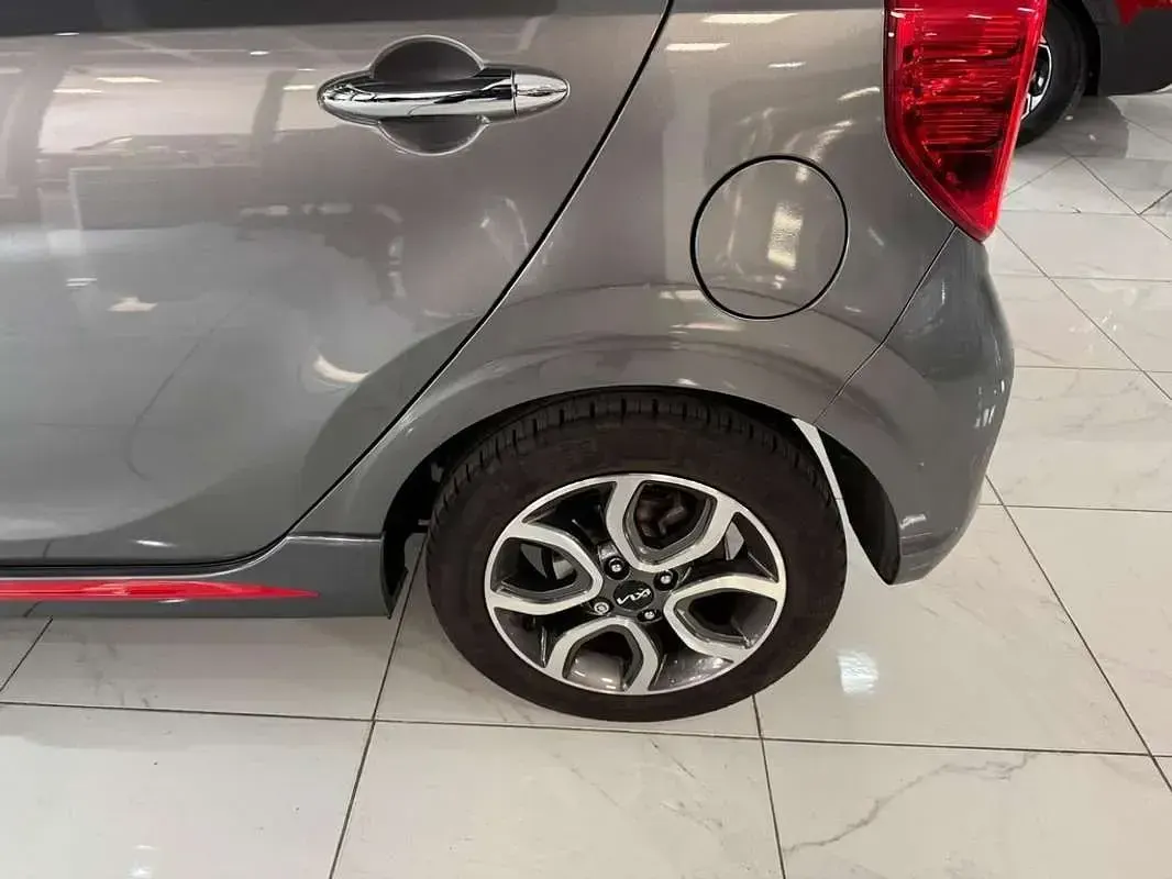 Usado Kia Picanto GT-Line 67 CV (49 kW) 2022 Gris Utilitario