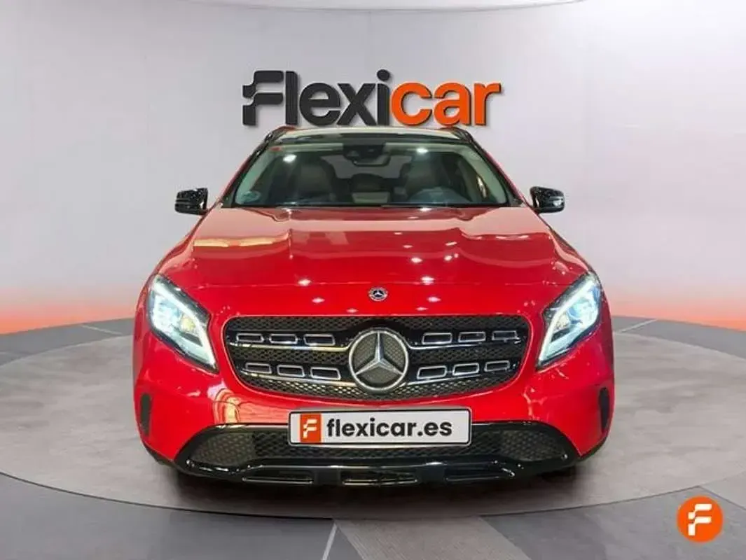 Usado Mercedes GLA180 122 CV (89 kW) 2019 Rojo SUV