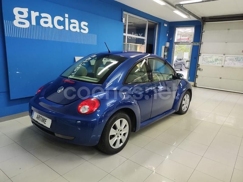 Usado VW New Beetle 105 CV (77 kW) 2008 Azul Utilitario