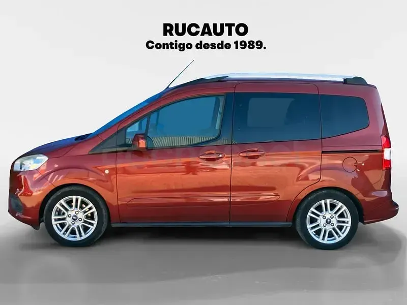 Usado Ford Tourneo Courier Titanium 100 CV (73 kW) 2018 Granate Monovolumen