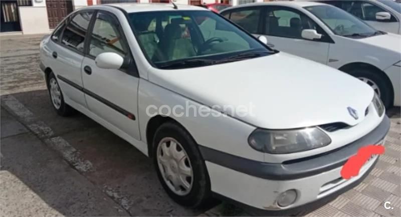 Begagnad Renault Laguna 110 HK (80 kW) 1999 Vit Sedan