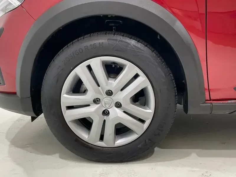 Usado Dacia Sandero Comfort 91 CV (66 kW) 2022 Rojo Berlina