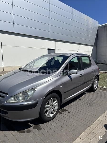 Usado Peugeot 307 90 CV (66 kW) 2003 Gris / plata Berlina
