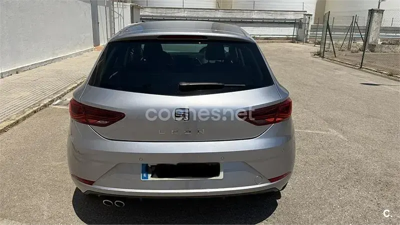 Usado Seat Leon XCELLENCE 150 CV (110 kW) 2020 Gris / plata Berlina