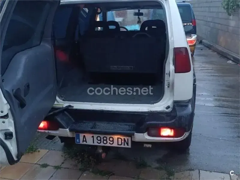 Usado Nissan Terrano 125 CV (91 kW) 1998 Blanco SUV