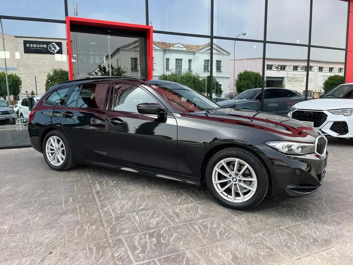 Usado BMW 318 M Sport 136 CV (100 kW) 2023 Negro Familiar