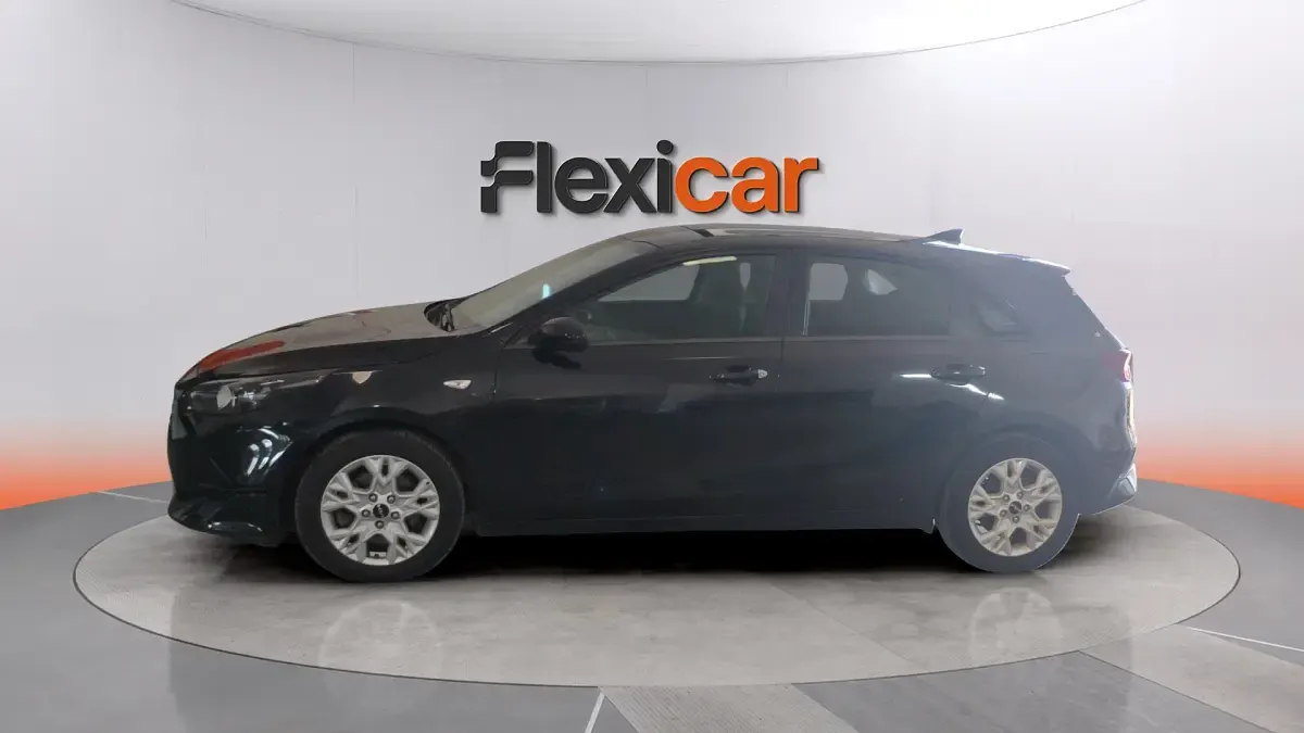 Usado Kia Ceed 101 CV (74 kW) 2021 Negro Utilitario