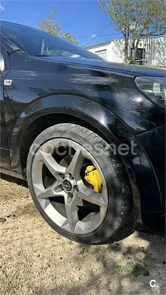 Używany Opel Astra Cosmo 110 KM (80 kW) 2010 Czarny Sedan/Limuzyna