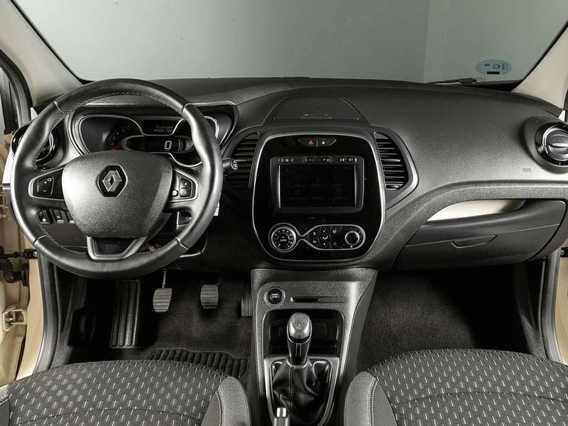 Usado Renault Captur Zen 90 CV (66 kW) 2019 Beige SUV