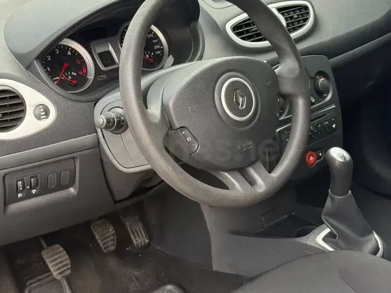 Usado Renault Clio IV 75 CV (55 kW) 2012 Blanco Berlina
