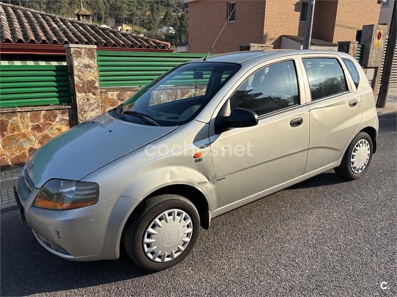 Usado Chevrolet Kalos SE 83 CV (61 kW) 2004 Gris / plata Berlina
