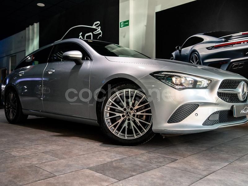 Usado Mercedes CLA200 Shooting Brake 150 CV (110 kW) 2020 Gris / plata Familiar
