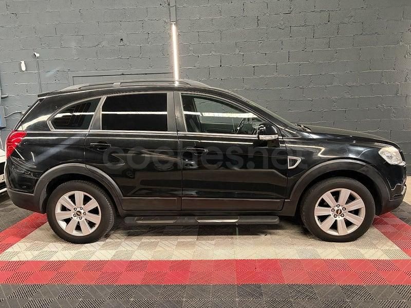 Usado Chevrolet Captiva LT 150 CV (110 kW) 2007 Negro SUV