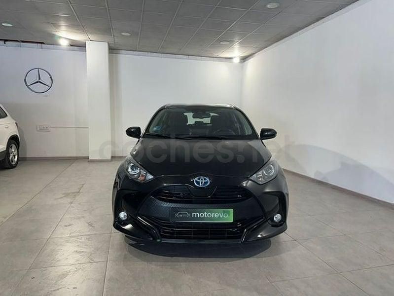 Usado Toyota Yaris Hybrid Active 116 CV (85 kW) 2022 Negro Berlina