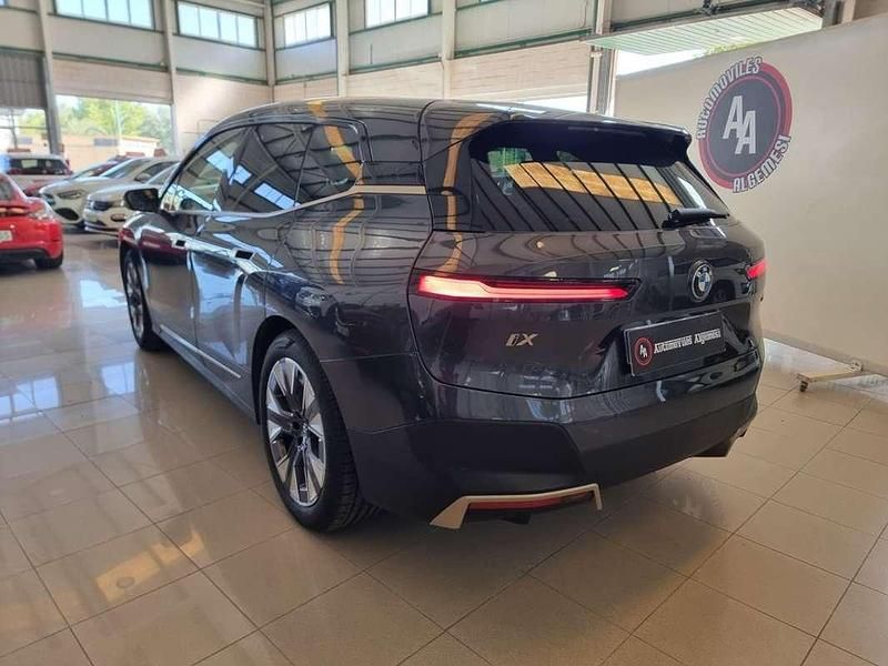 Usado BMW iX Comfort Edition 239 kW (326 CV) 2021 Gris SUV