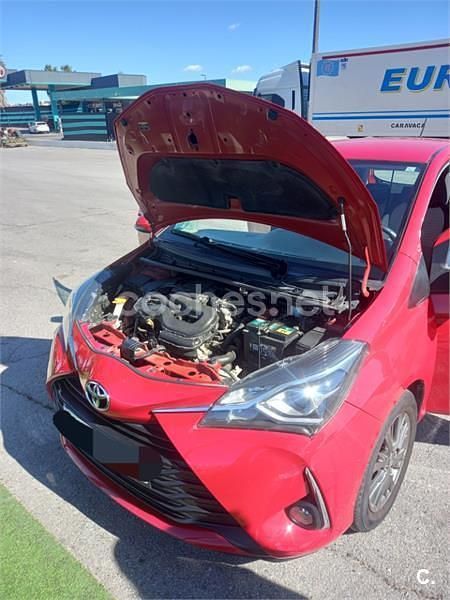 Usado Toyota Yaris City 69 CV (50 kW) 2019 Rojo Berlina